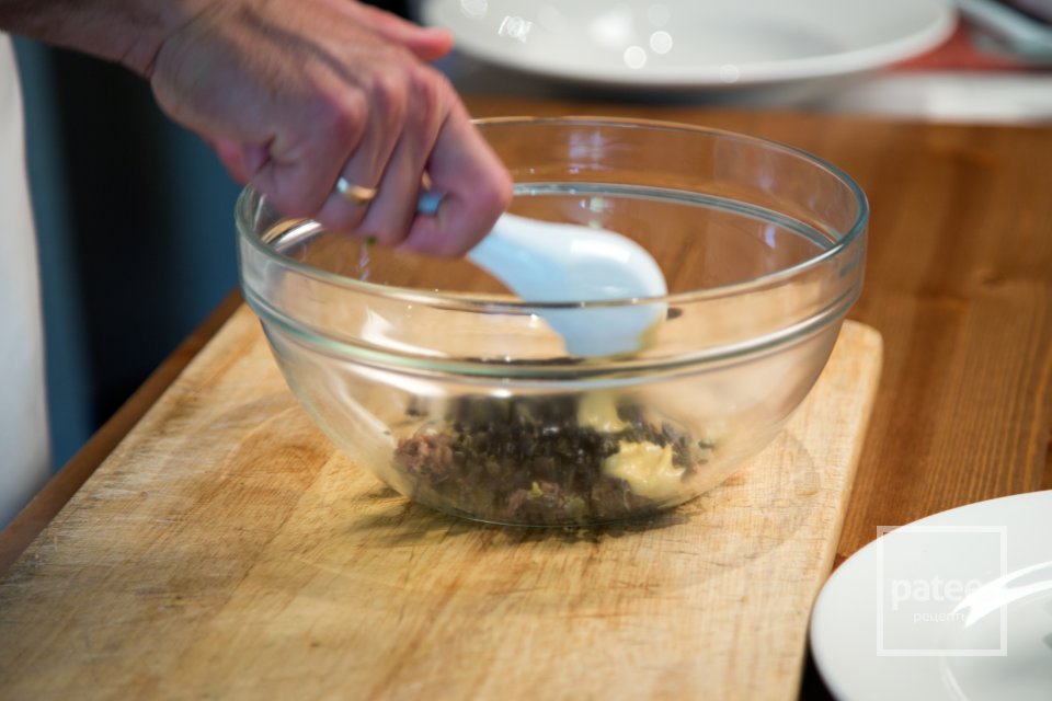 Салат Нисуаз с соусом из анчоусов - Шаг 8