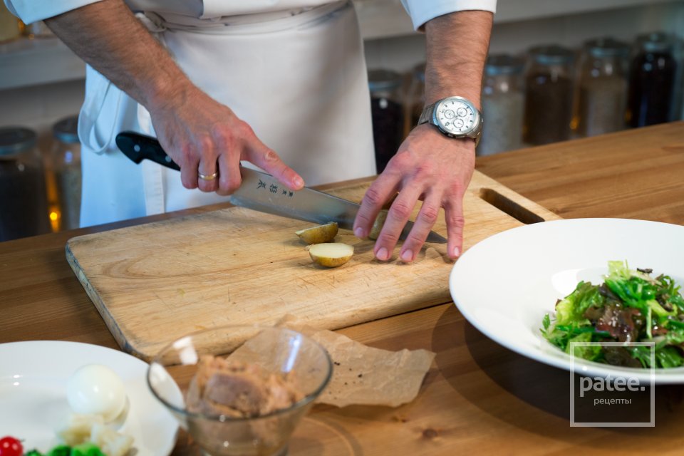 Салат Нисуаз с соусом из анчоусов - Шаг 18