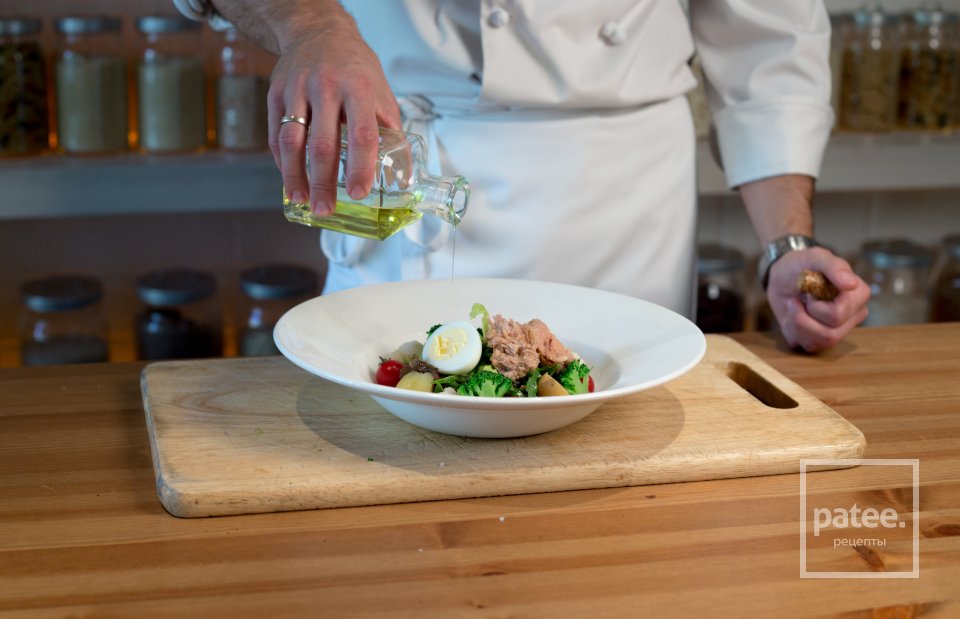 Салат Нисуаз с соусом из анчоусов - Шаг 27