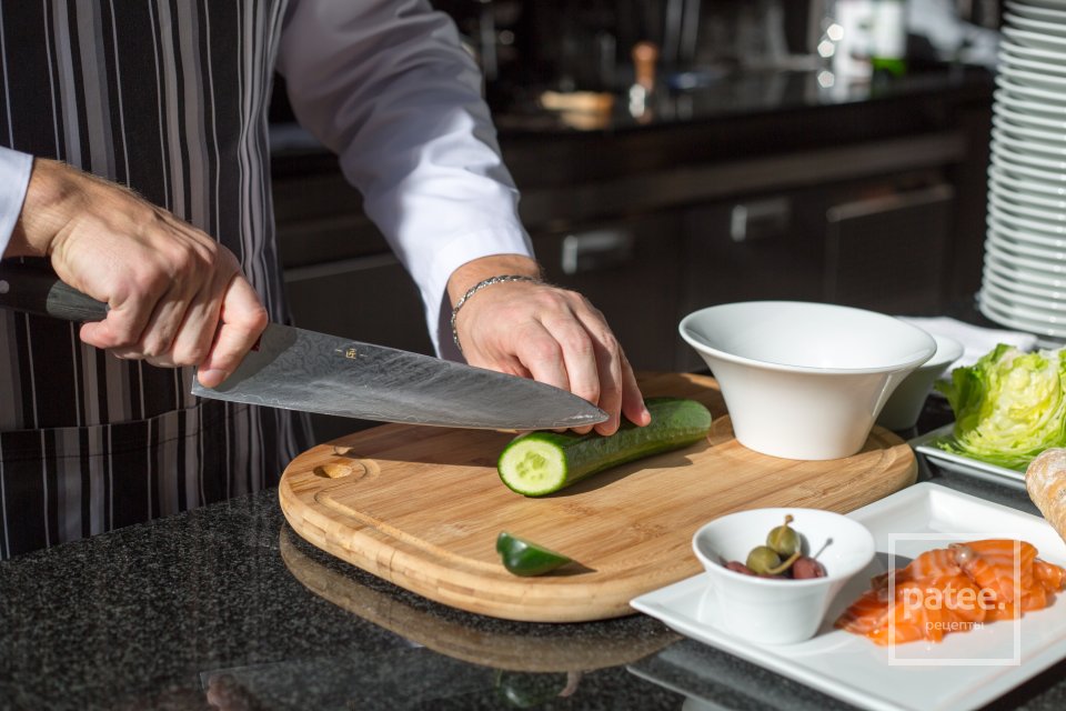 Бутерброд с лососем и огуречным соусом - Шаг 2