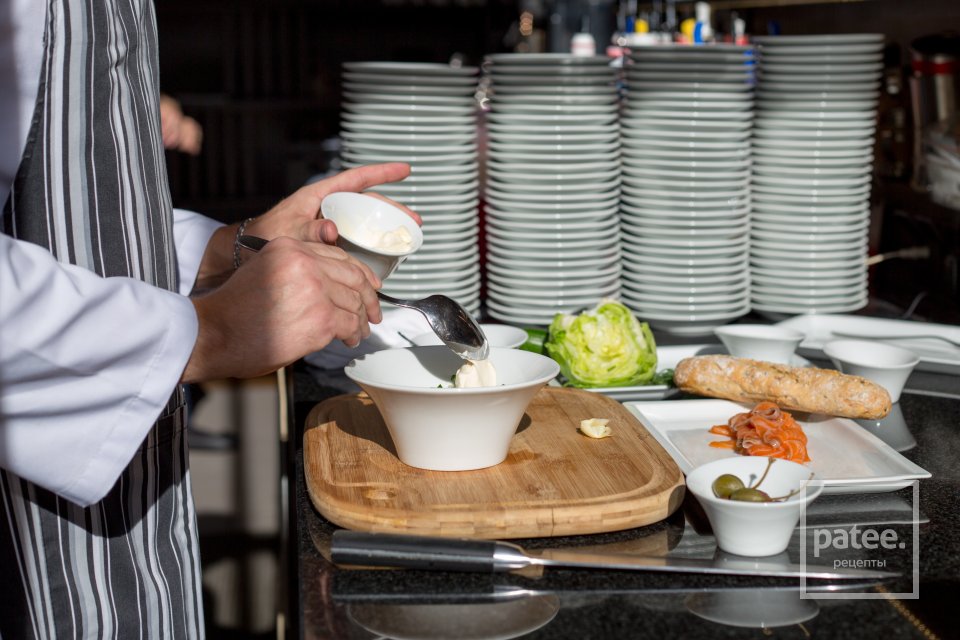 Бутерброд с лососем и огуречным соусом - Шаг 6