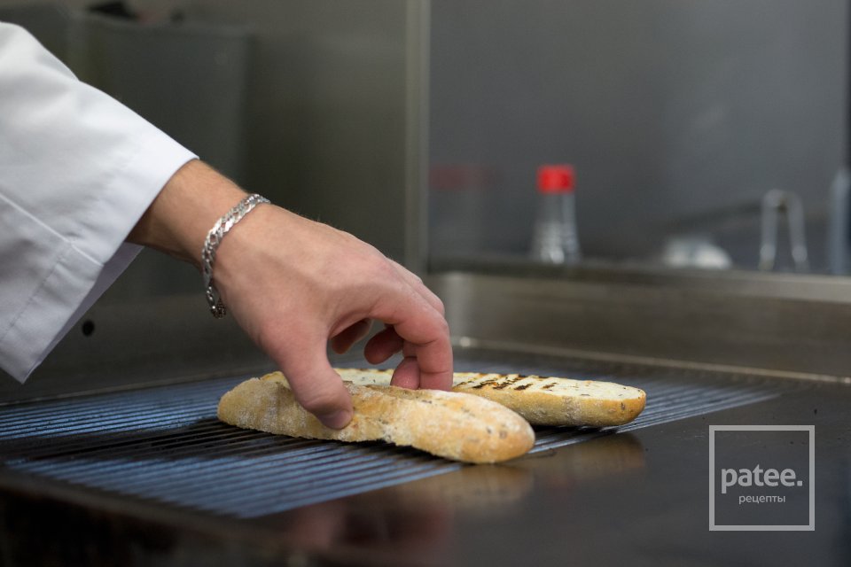 Бутерброд с лососем и огуречным соусом - Шаг 11