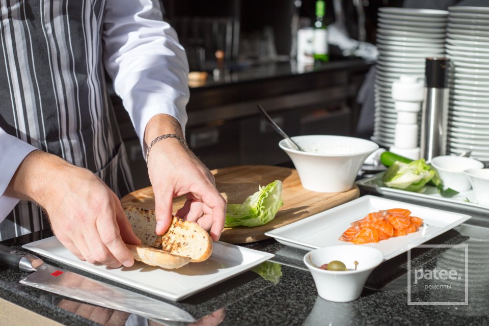 Бутерброд с лососем и огуречным соусом - Шаг 12