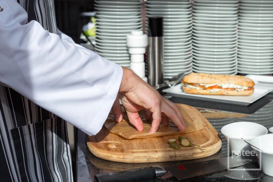 Бутерброд с лососем и огуречным соусом - Шаг 18