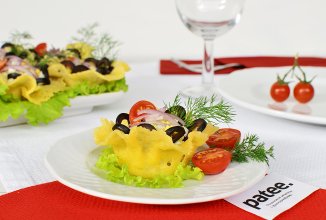 Сырные корзинки с курицей и грибами