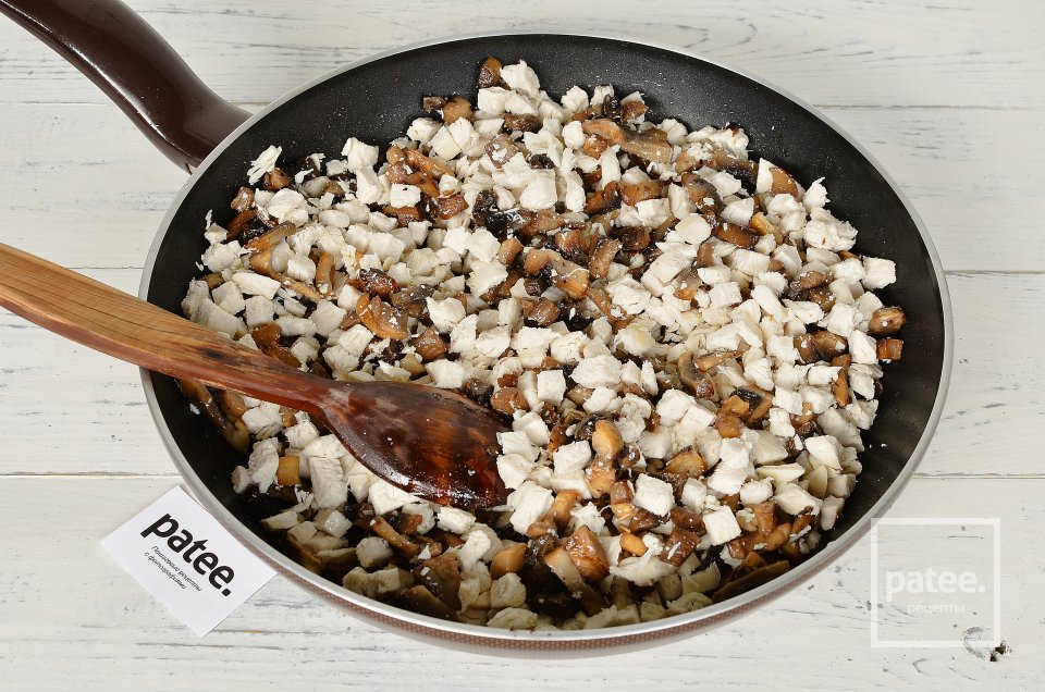 Сырные корзинки с курицей и грибами - Шаг 10