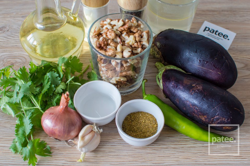 Баклажаны с грецкими орехами и зеленью - Шаг 1