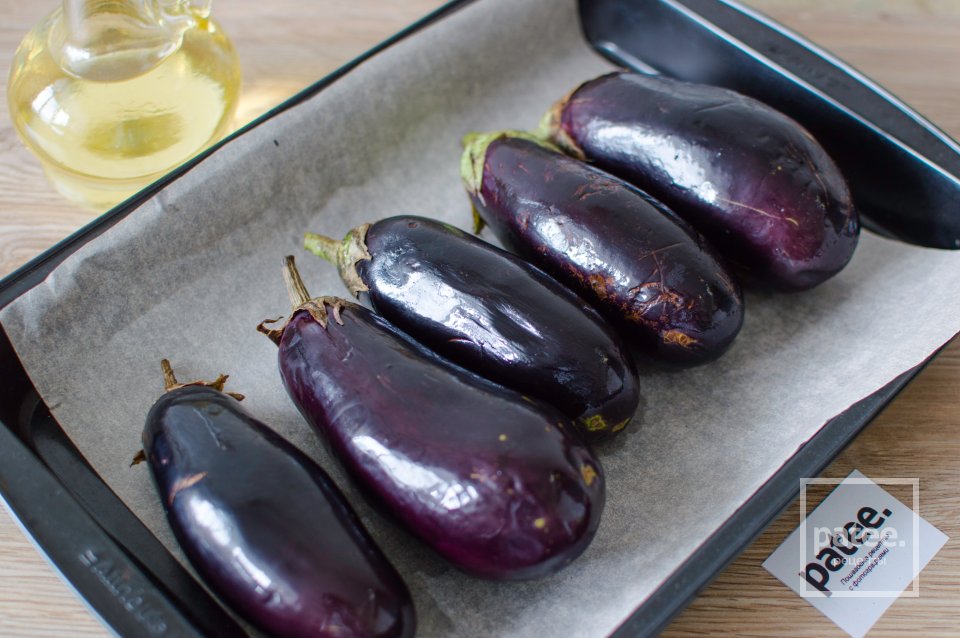 Баклажаны с грецкими орехами и зеленью - Шаг 2