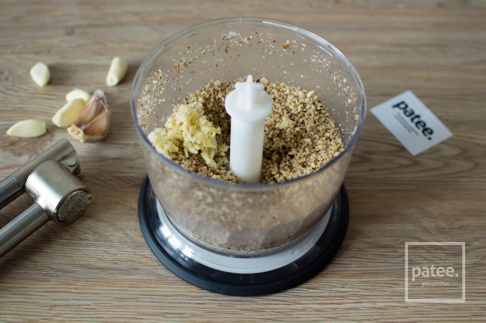 Баклажаны с грецкими орехами и зеленью - Шаг 4