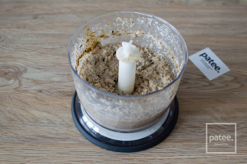 Баклажаны с грецкими орехами и зеленью - Шаг 7