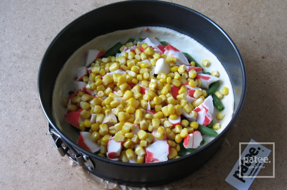 Киш из крабовых палочек и кукурузы - Шаг 7