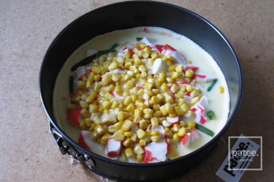 Киш из крабовых палочек и кукурузы - Шаг 11