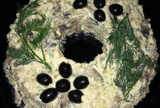 Салат с куриной грудкой и шампиньонами