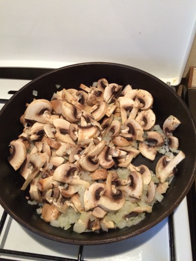 Салат с куриной грудкой и шампиньонами - Шаг 1