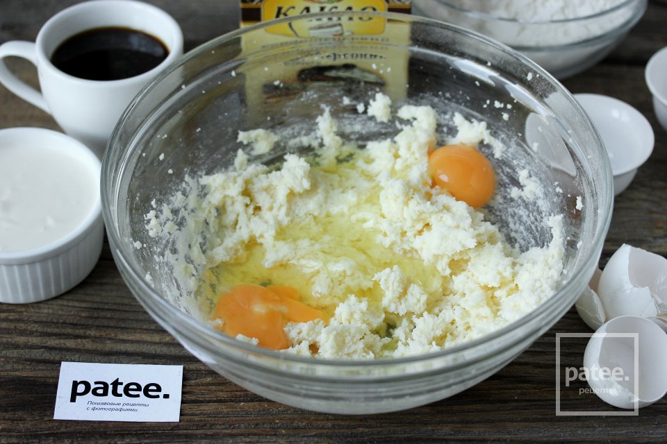 Шоколадно-кофейные кексы с кремом на Хэллоуин - Шаг 4