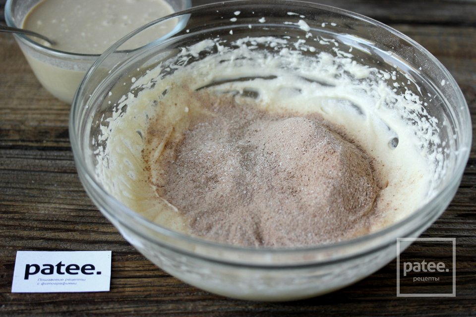 Шоколадно-кофейные кексы с кремом на Хэллоуин - Шаг 8