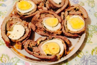 Рулет из свинины с яйцом