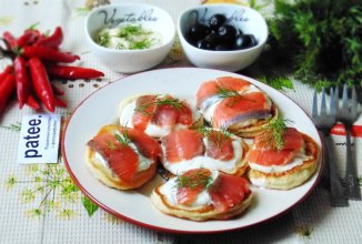 Оладьи с соленой форелью