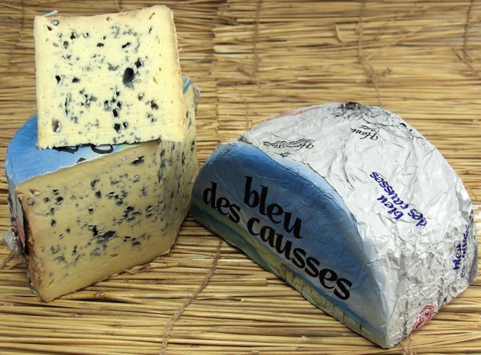 Сыр с голубой плесенью. Французский голубой сыр бле де. Бле де Бресс сыр. Бле де Косс (bleu des Causses). Французский сыр с плесенью.