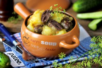 Картофель с куриными сердечками в мультиварке