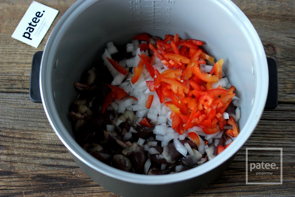 Картофель с куриными сердечками в мультиварке - Шаг 4