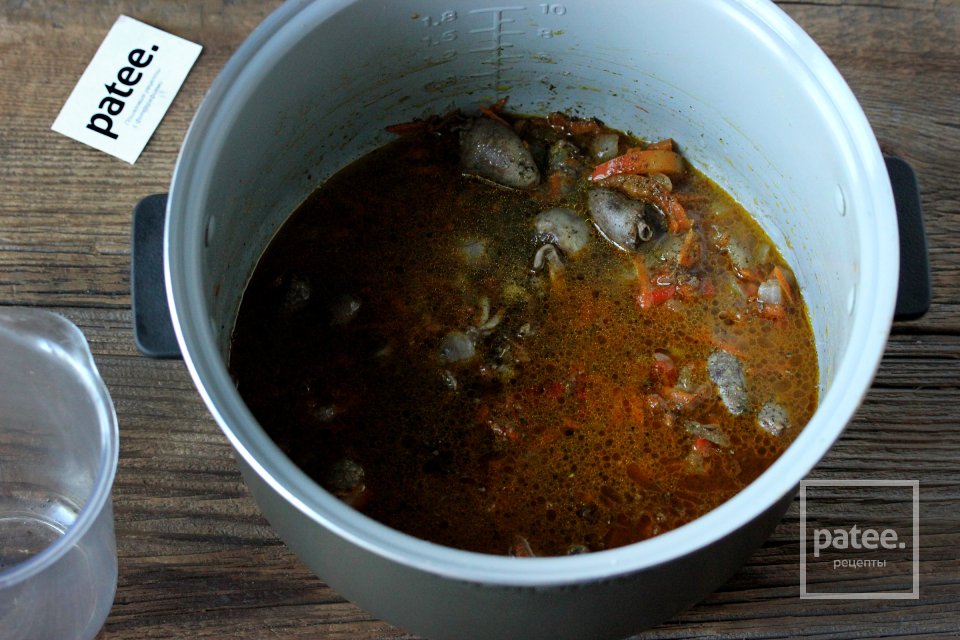 Картофель с куриными сердечками в мультиварке - Шаг 7