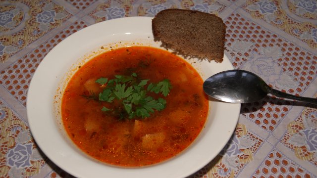 Картофельный суп с курицей  в томате
