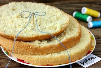 Как разрезать бисквит на коржи