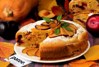 Тыквенный пирог со сливами