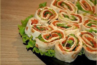 Семга со сливочным сыром в лаваше