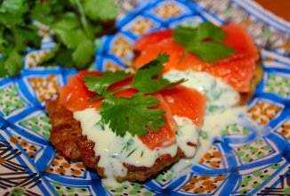 Оладьи из гречки с семгой