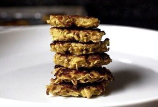 Яблочные оладьи с корицей