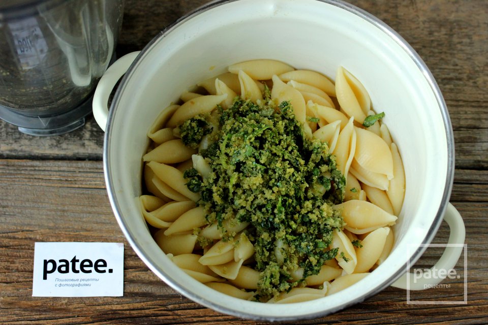 Паста с базиликово-сухарной заправкой - Шаг 7