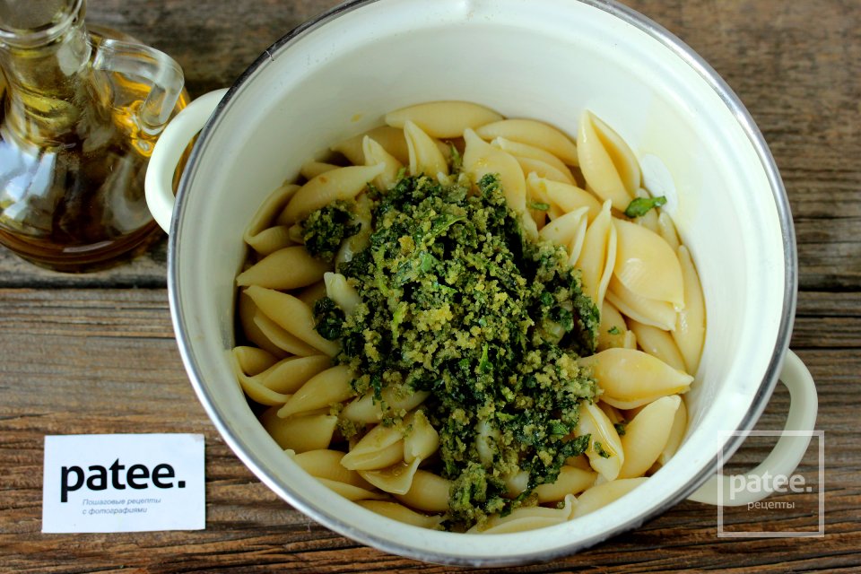 Паста с базиликово-сухарной заправкой - Шаг 8