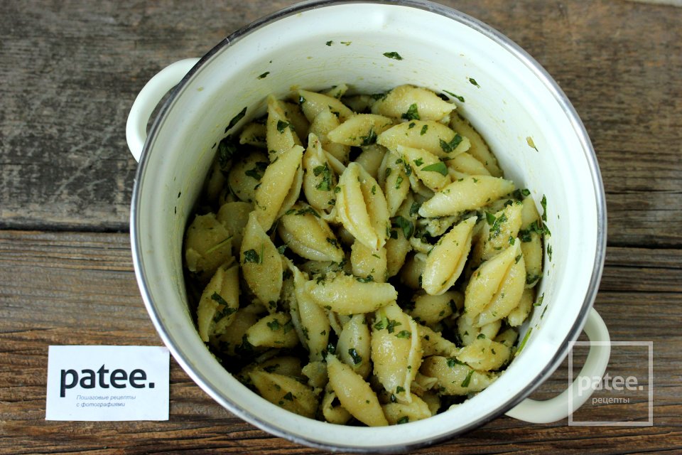 Паста с базиликово-сухарной заправкой - Шаг 9