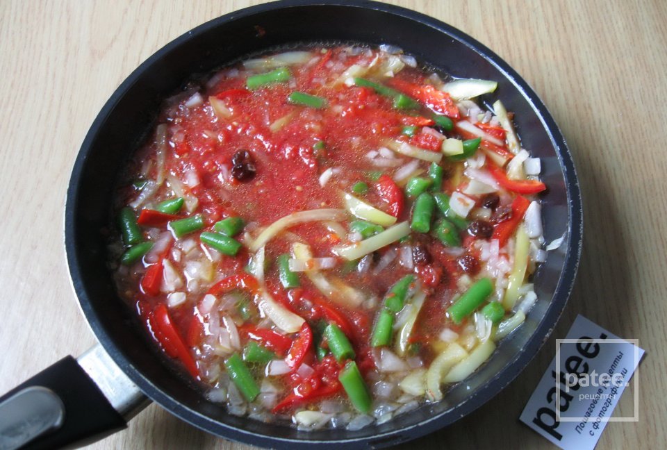 Фрикасе из курицы с красным вином, болгарским перцем и изюмом - Шаг 11