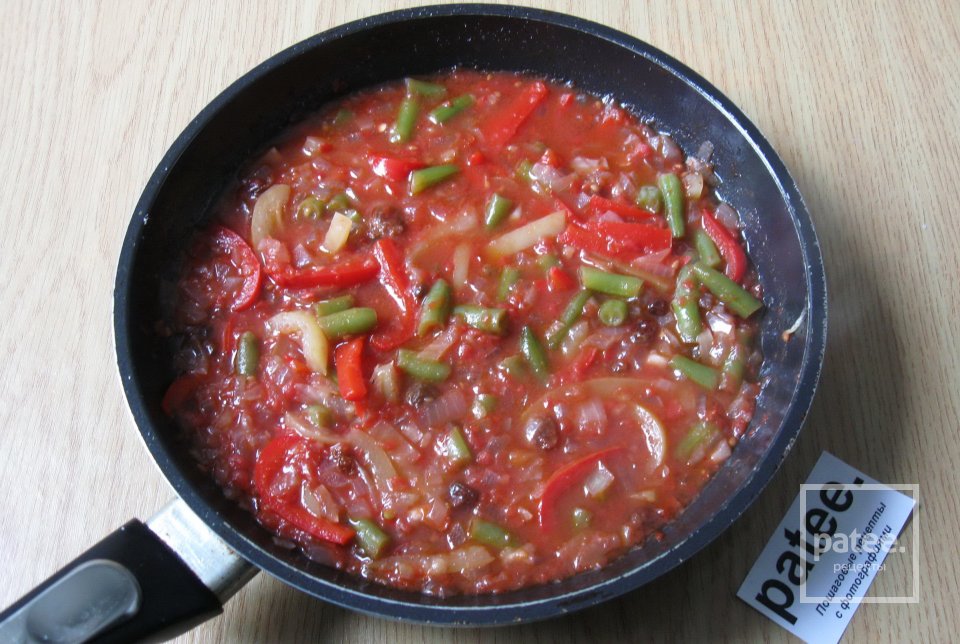 Фрикасе из курицы с красным вином, болгарским перцем и изюмом - Шаг 13