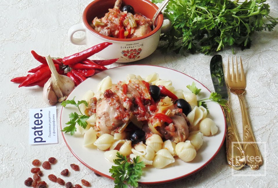 Фрикасе из курицы с красным вином, болгарским перцем и изюмом - Шаг 18