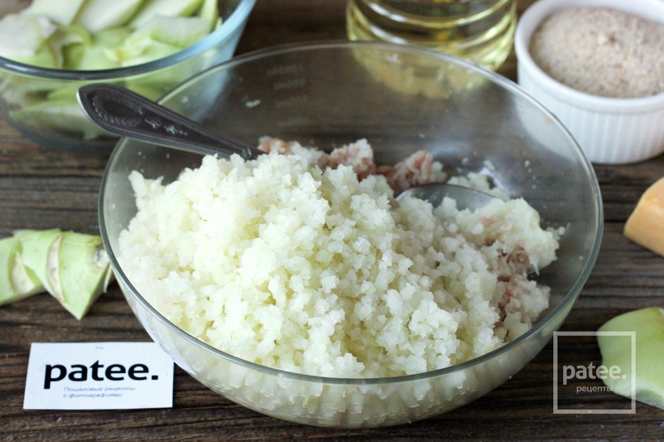 Куриные котлеты с кольраби и сыром - Шаг 4
