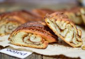 Плетенка с корицей и орехами