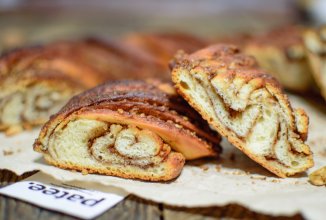 Плетенка с корицей и орехами