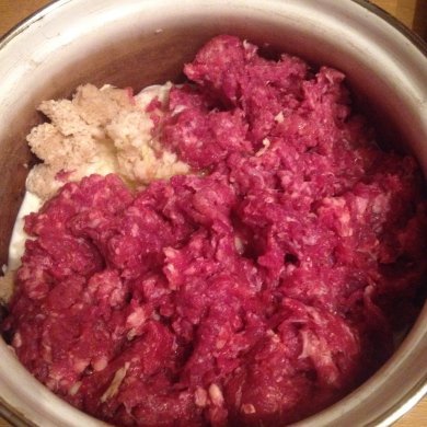 Сочные котлетки с сливочно-грибным соусом - Шаг 1