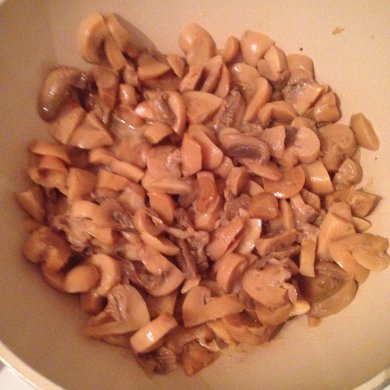 Сочные котлетки с сливочно-грибным соусом - Шаг 3