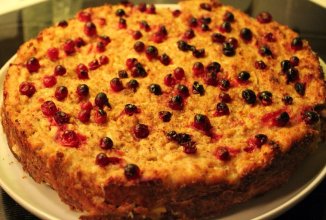 Wholegrain apple pie with cranberry