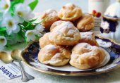Эклеры со взбитыми сливками