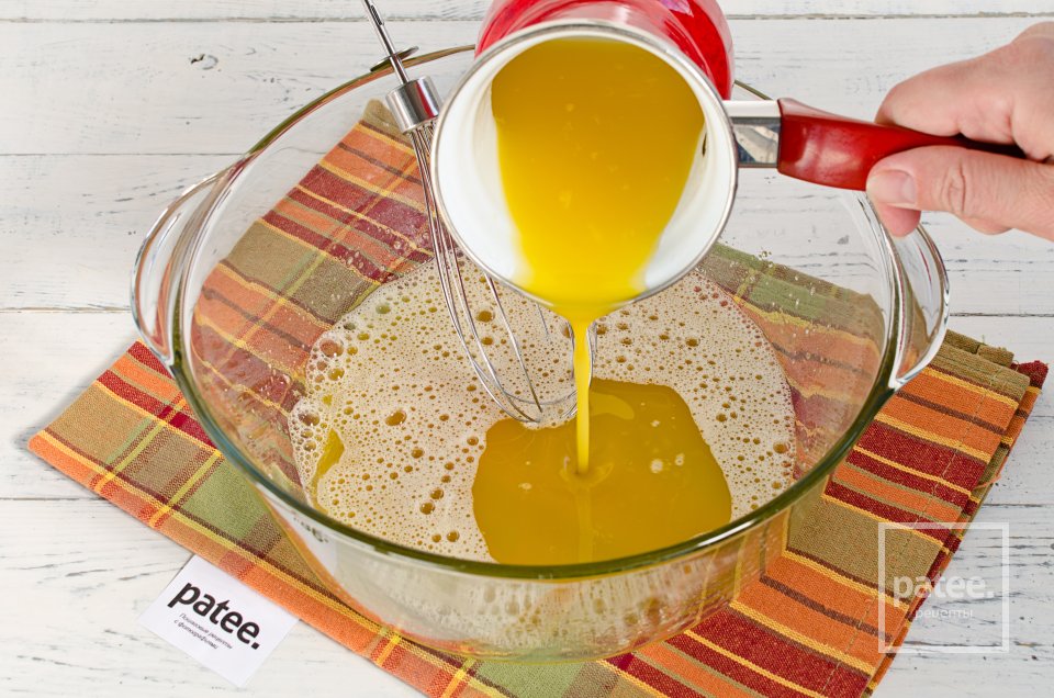 Заливной пирог с яйцом и зеленым луком - Шаг 3