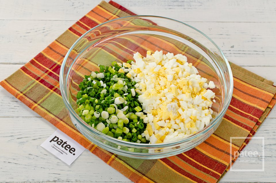 Заливной пирог с яйцом и зеленым луком - Шаг 9