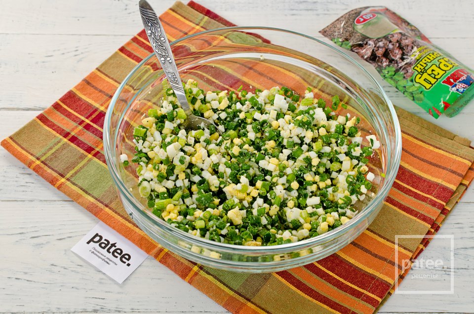 Заливной пирог с яйцом и зеленым луком - Шаг 10