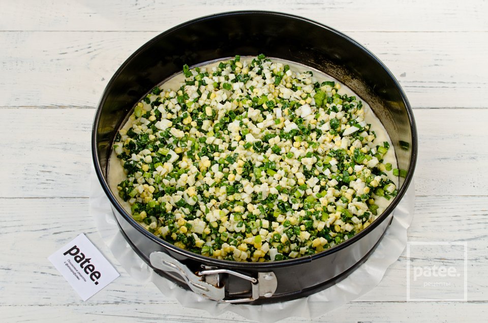 Заливной пирог с яйцом и зеленым луком - Шаг 12