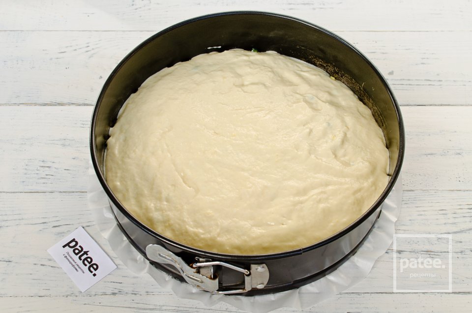 Заливной пирог с яйцом и зеленым луком - Шаг 13